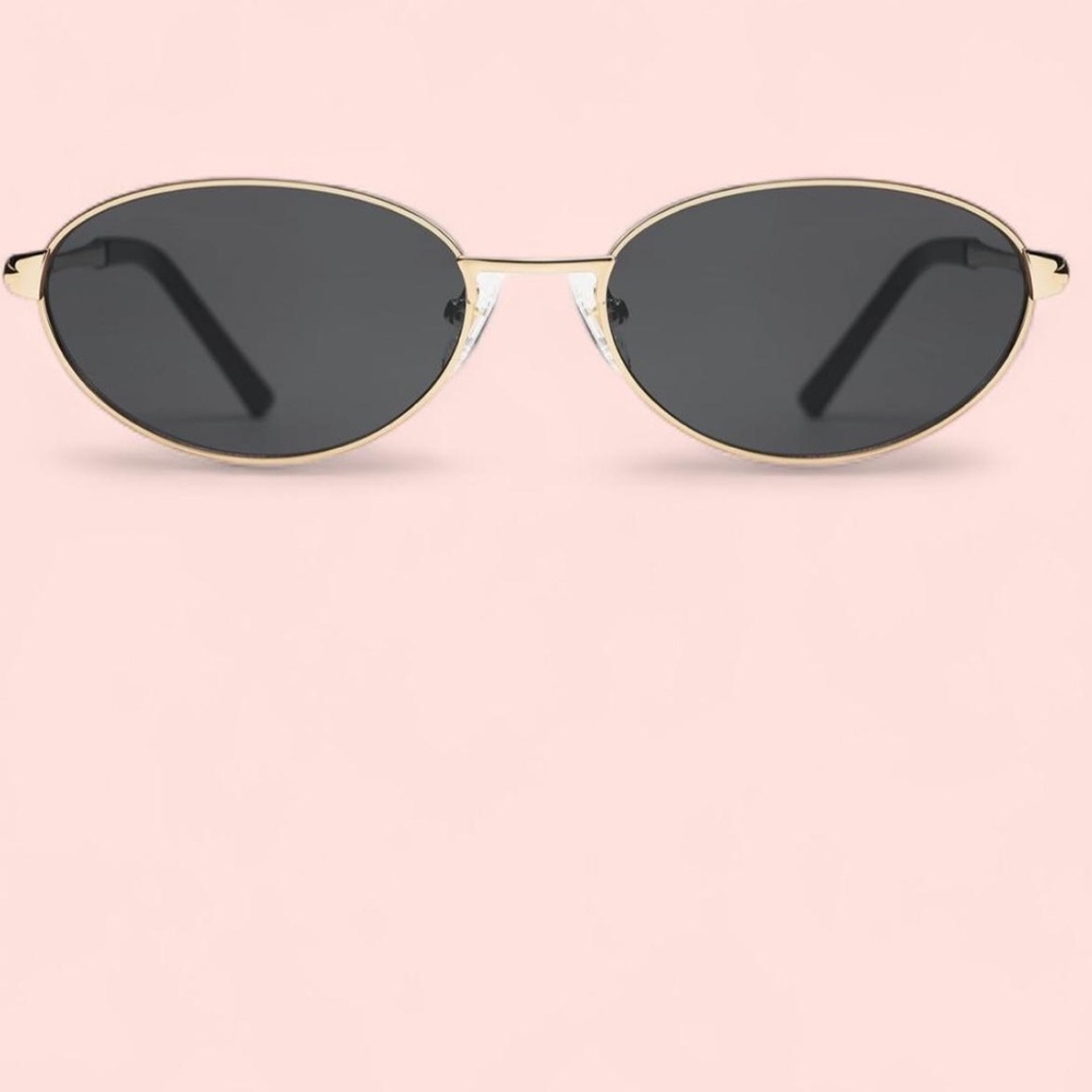 Retro oval sunglasses